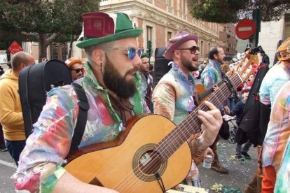El Anfiteatro de la Rambla acogió la actuación de los grupos participantes en el desfile