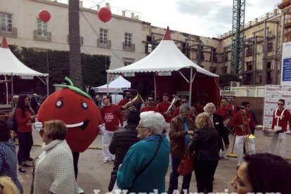 Almería se convierte hoy en la capital mundial del tomate, una jornada festiva para reivindicar el protagonismo del producto estrella de la
