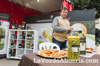 El ‘Oro rojo’, protagonista en la Plaza Vieja. Las empresas del sector y las instituciones almerienses se suman a un reconocimiento uná
