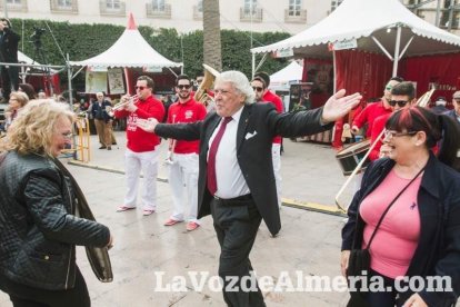 El ‘Oro rojo’, protagonista en la Plaza Vieja. Las empresas del sector y las instituciones almerienses se suman a un reconocimiento uná
