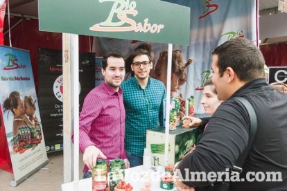 El ‘Oro rojo’, protagonista en la Plaza Vieja. Las empresas del sector y las instituciones almerienses se suman a un reconocimiento uná