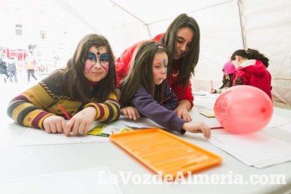 El ‘Oro rojo’, protagonista en la Plaza Vieja. Las empresas del sector y las instituciones almerienses se suman a un reconocimiento uná