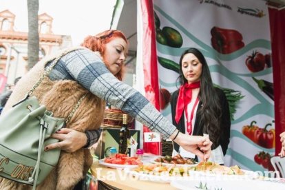 El ‘Oro rojo’, protagonista en la Plaza Vieja. Las empresas del sector y las instituciones almerienses se suman a un reconocimiento uná