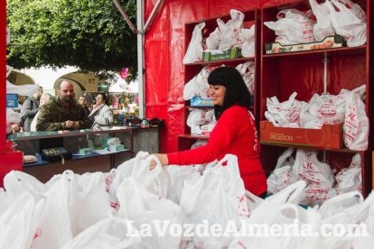 El ‘Oro rojo’, protagonista en la Plaza Vieja. Las empresas del sector y las instituciones almerienses se suman a un reconocimiento uná