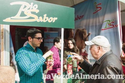 El ‘Oro rojo’, protagonista en la Plaza Vieja. Las empresas del sector y las instituciones almerienses se suman a un reconocimiento uná