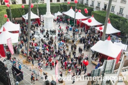 El ‘Oro rojo’, protagonista en la Plaza Vieja. Las empresas del sector y las instituciones almerienses se suman a un reconocimiento uná