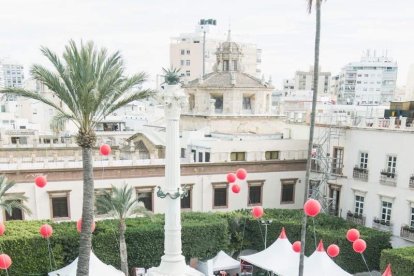 El ‘Oro rojo’, protagonista en la Plaza Vieja. Las empresas del sector y las instituciones almerienses se suman a un reconocimiento uná