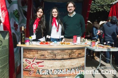 El ‘Oro rojo’, protagonista en la Plaza Vieja. Las empresas del sector y las instituciones almerienses se suman a un reconocimiento uná