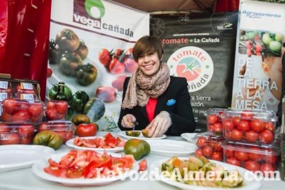 El ‘Oro rojo’, protagonista en la Plaza Vieja. Las empresas del sector y las instituciones almerienses se suman a un reconocimiento uná