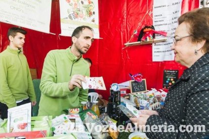 El ‘Oro rojo’, protagonista en la Plaza Vieja. Las empresas del sector y las instituciones almerienses se suman a un reconocimiento uná