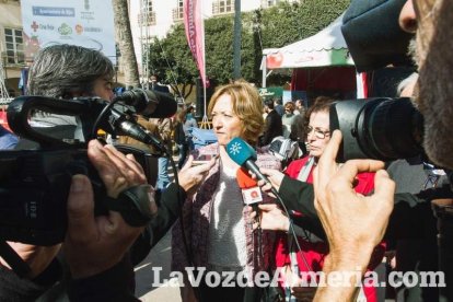 El ‘Oro rojo’, protagonista en la Plaza Vieja. Las empresas del sector y las instituciones almerienses se suman a un reconocimiento uná