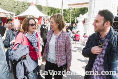 El ‘Oro rojo’, protagonista en la Plaza Vieja. Las empresas del sector y las instituciones almerienses se suman a un reconocimiento uná