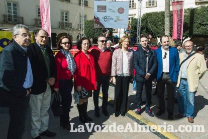 El ‘Oro rojo’, protagonista en la Plaza Vieja. Las empresas del sector y las instituciones almerienses se suman a un reconocimiento uná