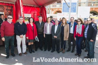 El ‘Oro rojo’, protagonista en la Plaza Vieja. Las empresas del sector y las instituciones almerienses se suman a un reconocimiento uná