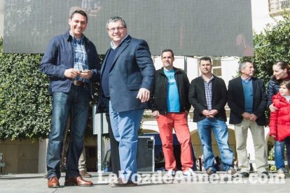 El ‘Oro rojo’, protagonista en la Plaza Vieja. Las empresas del sector y las instituciones almerienses se suman a un reconocimiento uná