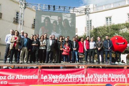 El ‘Oro rojo’, protagonista en la Plaza Vieja. Las empresas del sector y las instituciones almerienses se suman a un reconocimiento uná