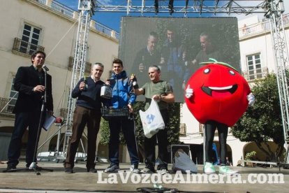 El ‘Oro rojo’, protagonista en la Plaza Vieja. Las empresas del sector y las instituciones almerienses se suman a un reconocimiento uná