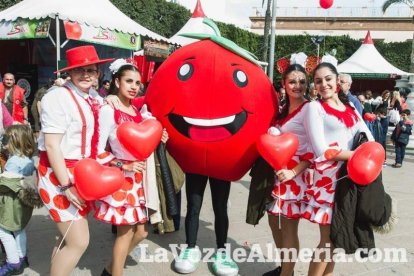 El ‘Oro rojo’, protagonista en la Plaza Vieja. Las empresas del sector y las instituciones almerienses se suman a un reconocimiento uná