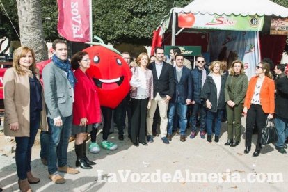El ‘Oro rojo’, protagonista en la Plaza Vieja. Las empresas del sector y las instituciones almerienses se suman a un reconocimiento uná