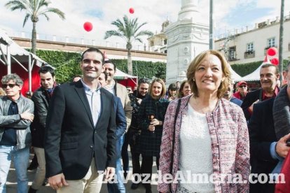 El ‘Oro rojo’, protagonista en la Plaza Vieja. Las empresas del sector y las instituciones almerienses se suman a un reconocimiento uná