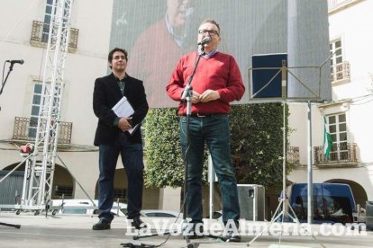 El ‘Oro rojo’, protagonista en la Plaza Vieja. Las empresas del sector y las instituciones almerienses se suman a un reconocimiento uná