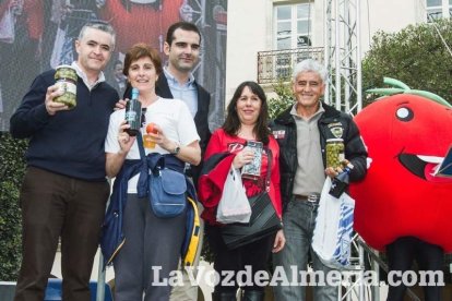 El ‘Oro rojo’, protagonista en la Plaza Vieja. Las empresas del sector y las instituciones almerienses se suman a un reconocimiento uná