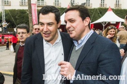 El ‘Oro rojo’, protagonista en la Plaza Vieja. Las empresas del sector y las instituciones almerienses se suman a un reconocimiento uná
