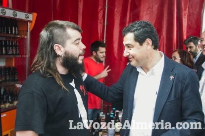 El ‘Oro rojo’, protagonista en la Plaza Vieja. Las empresas del sector y las instituciones almerienses se suman a un reconocimiento uná