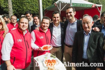 El ‘Oro rojo’, protagonista en la Plaza Vieja. Las empresas del sector y las instituciones almerienses se suman a un reconocimiento uná