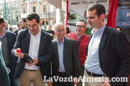 El ‘Oro rojo’, protagonista en la Plaza Vieja. Las empresas del sector y las instituciones almerienses se suman a un reconocimiento uná