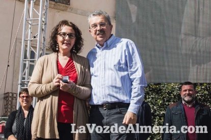 El ‘Oro rojo’, protagonista en la Plaza Vieja. Las empresas del sector y las instituciones almerienses se suman a un reconocimiento uná