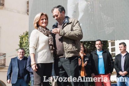 El ‘Oro rojo’, protagonista en la Plaza Vieja. Las empresas del sector y las instituciones almerienses se suman a un reconocimiento uná