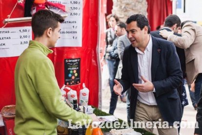 El ‘Oro rojo’, protagonista en la Plaza Vieja. Las empresas del sector y las instituciones almerienses se suman a un reconocimiento uná