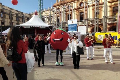 El ‘Oro rojo’, protagonista en la Plaza Vieja. Las empresas del sector y las instituciones almerienses se suman a un reconocimiento uná