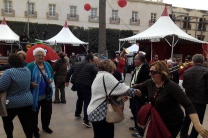 El ‘Oro rojo’, protagonista en la Plaza Vieja. Las empresas del sector y las instituciones almerienses se suman a un reconocimiento uná