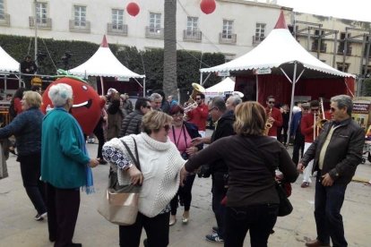 El ‘Oro rojo’, protagonista en la Plaza Vieja. Las empresas del sector y las instituciones almerienses se suman a un reconocimiento uná
