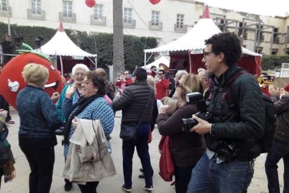 El ‘Oro rojo’, protagonista en la Plaza Vieja. Las empresas del sector y las instituciones almerienses se suman a un reconocimiento uná