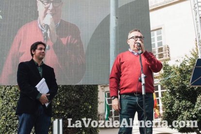 El ‘Oro rojo’, protagonista en la Plaza Vieja. Las empresas del sector y las instituciones almerienses se suman a un reconocimiento uná