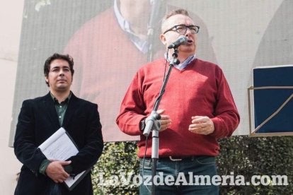 El ‘Oro rojo’, protagonista en la Plaza Vieja. Las empresas del sector y las instituciones almerienses se suman a un reconocimiento uná