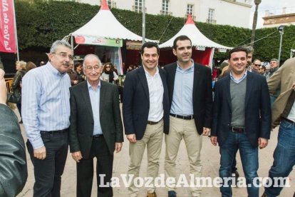 El ‘Oro rojo’, protagonista en la Plaza Vieja. Las empresas del sector y las instituciones almerienses se suman a un reconocimiento uná