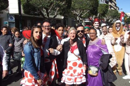 Juan Antonio Almansa, Dios Momo, leyó el testamento de la sardina en las Almadrabillas. Fotos: JA Barrios