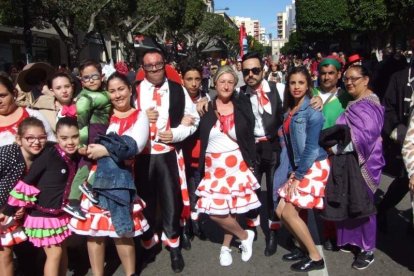 Juan Antonio Almansa, Dios Momo, leyó el testamento de la sardina en las Almadrabillas. Fotos: JA Barrios