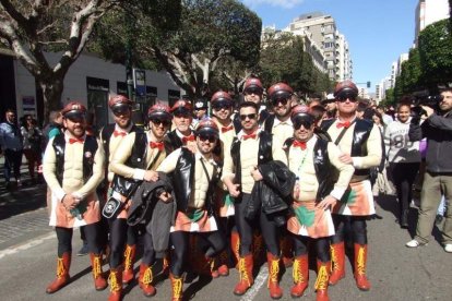 Juan Antonio Almansa, Dios Momo, leyó el testamento de la sardina en las Almadrabillas. Fotos: JA Barrios