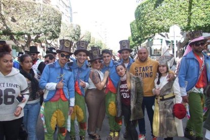 Juan Antonio Almansa, Dios Momo, leyó el testamento de la sardina en las Almadrabillas. Fotos: JA Barrios
