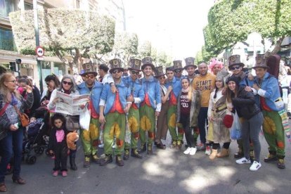 Juan Antonio Almansa, Dios Momo, leyó el testamento de la sardina en las Almadrabillas. Fotos: JA Barrios