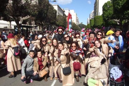 Juan Antonio Almansa, Dios Momo, leyó el testamento de la sardina en las Almadrabillas. Fotos: JA Barrios