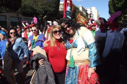 Juan Antonio Almansa, Dios Momo, leyó el testamento de la sardina en las Almadrabillas. Fotos: JA Barrios
