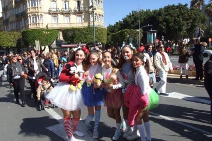 Juan Antonio Almansa, Dios Momo, leyó el testamento de la sardina en las Almadrabillas. Fotos: JA Barrios