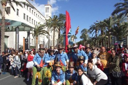 Juan Antonio Almansa, Dios Momo, leyó el testamento de la sardina en las Almadrabillas. Fotos: JA Barrios