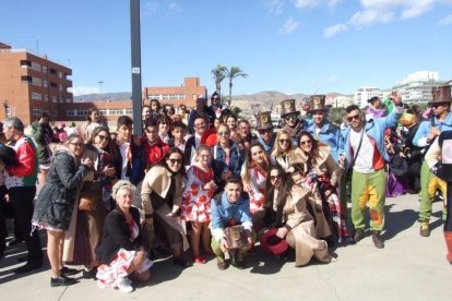 Juan Antonio Almansa, Dios Momo, leyó el testamento de la sardina en las Almadrabillas. Fotos: JA Barrios